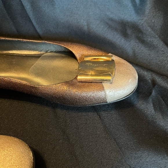 FERRAGOMO’S~BRASS~KID SKIN LEATHER FLATS~VINTAGE~SIZE 9.5 - Picture 6 of 12
